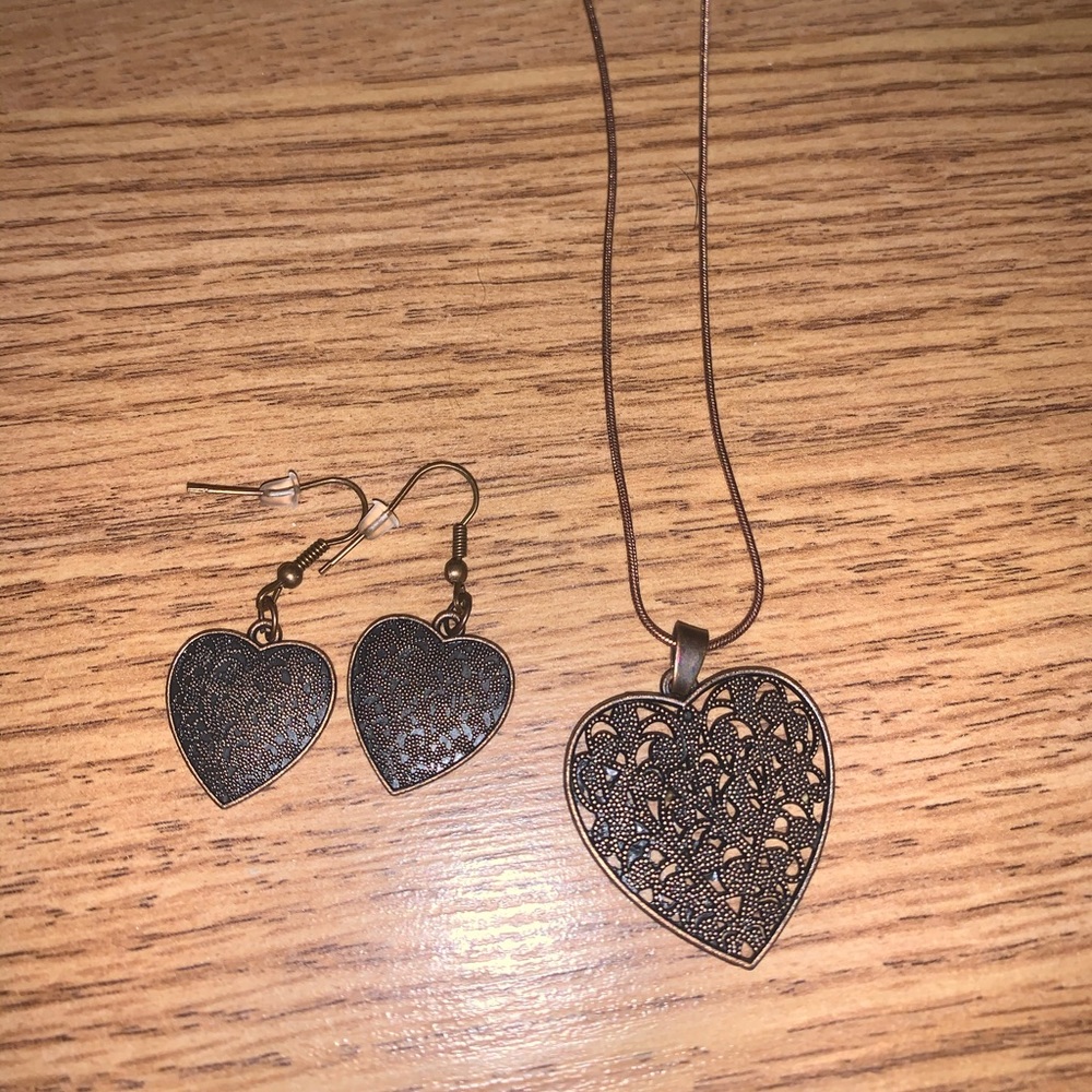 Necklace and earring set